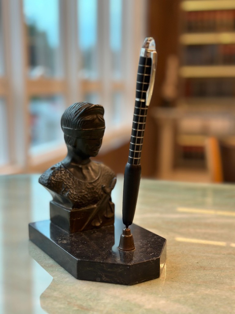 Detalhe decorativo — Justiça